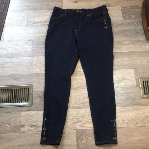 Woman’s Jeans - Picture 1 of 11